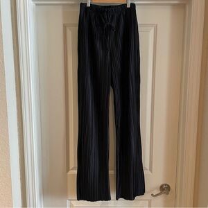 Topshop Women’s Black Pleated Pant with Slitted Bottoms (Size 6)